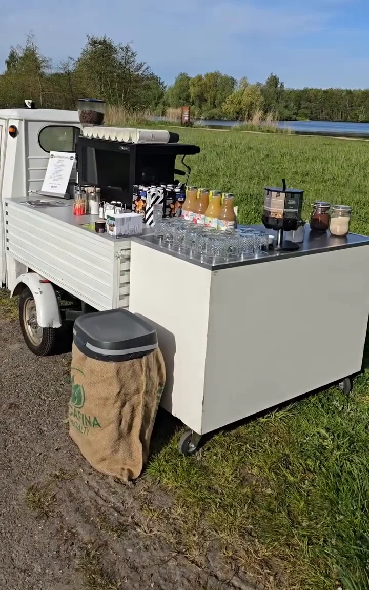 De koffietuktuk aan het water bij het Zuigerplasbos